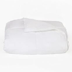 300 TC Hypoallergenic Luxury Down Alternative White Comforter – Medium Warmth - Oversized (Oversized Queen)