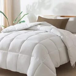 Comforters Queen Size, Duvet Insert,White All Season Duvet, Lightweight Quilt, Down Alternative Hotel Comforter With Corner Tabs (White, Queen 88x92 Inches)