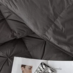 King Size Feather And Down Comforter, 82oz Filling Extra Warm & Thick Heavyweight Pinch Pleat Duvet Insert For Colder Winter, 100% Cotton Cover Fluffy Soft Bedding Comforter -Amazon Shop 41T0dxf6QEL