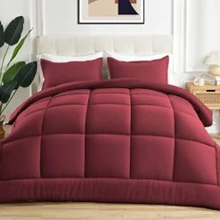 All Season Comforter Soft Fluffy Breathable Microfiber 200gsm Down Alternative Bedding Duvet Insert With 8 Corner Tabs Easy Care (Burgundy, Full/Queen)