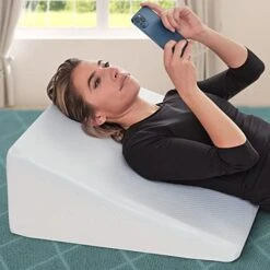 Leg Elevation Pillow - Leg Pillows For Sleeping - Cooling Gel Memory Foam Top, High-Density Leg Rest Elevating Foam Wedge | Relieves And Recovers Foot And Ankle Injury, Leg, Hip And Knee Pain -Amazon Shop 511RUD29XbL. AC