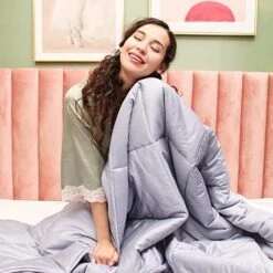 Luxurious All Season Wool Comforter Queen Size 100% Natural Australian Wool Duvet, Hypoallergenic Premium Wool Filled Comforter, Medium Weight, Noiseless Cotton Cover, (Original White) -Amazon Shop 51La1sBrT8L. AC