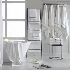 Aura - Bath Towel 30X60
